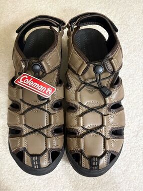 NWT Men’s Coleman Trevor Closed-Toe Fisherman Sandals Size 11 Tan
